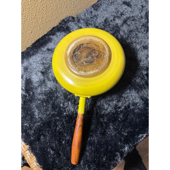 Vintage Shachi Enameled Saucepan With Wooden Handle Yellow - Picture 2 of 7